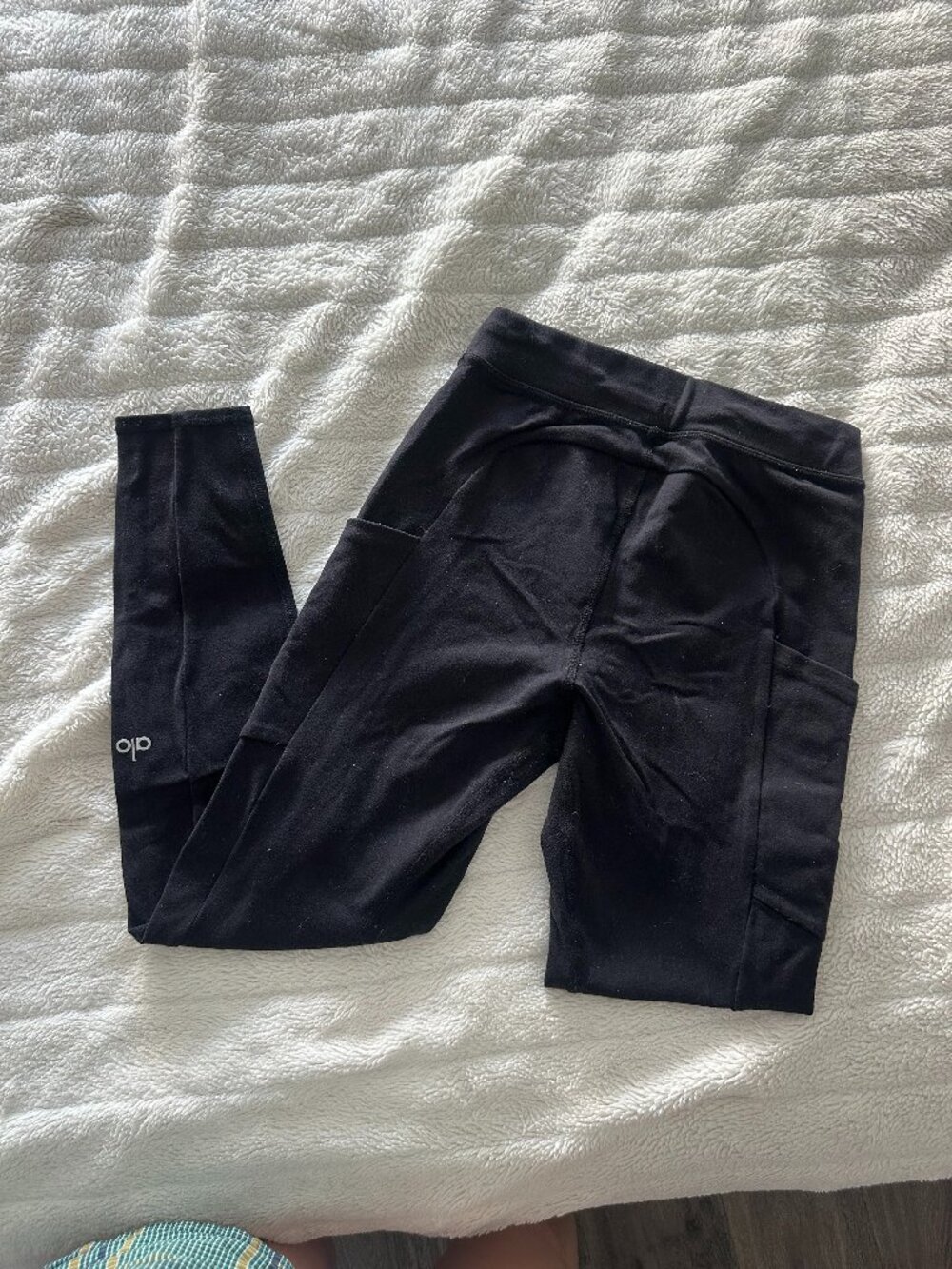 ALO Yoga high waisted 7/8 leggings with drawstring and pockets size xsmall
